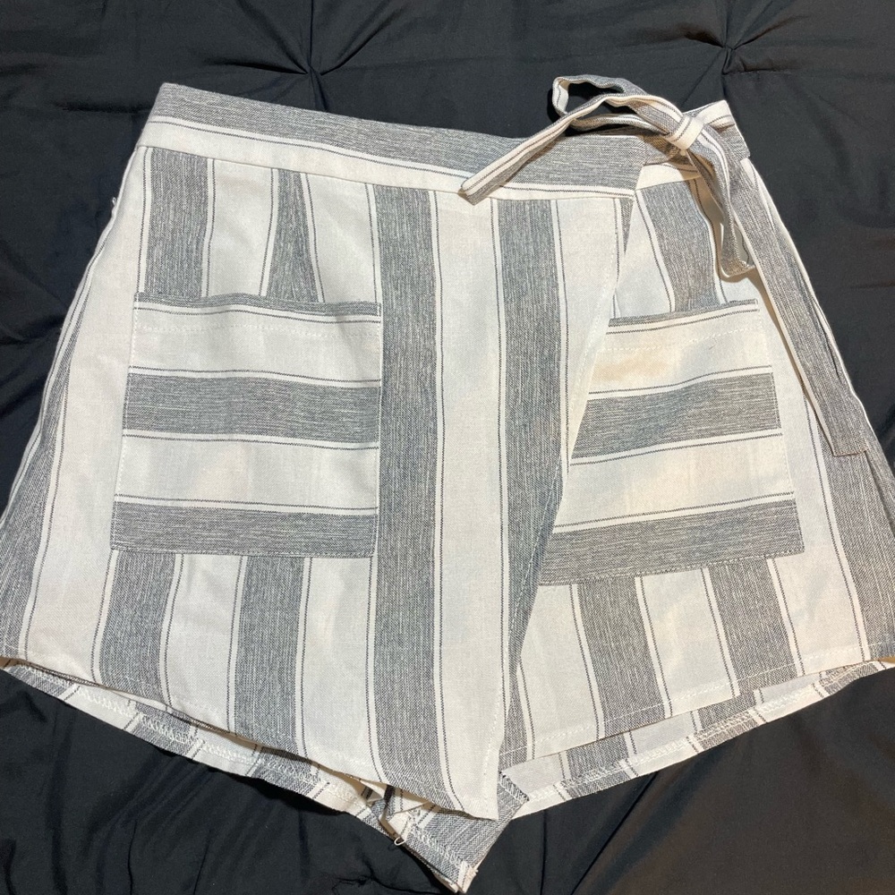 NOBO Gray and White Geometric Skorts